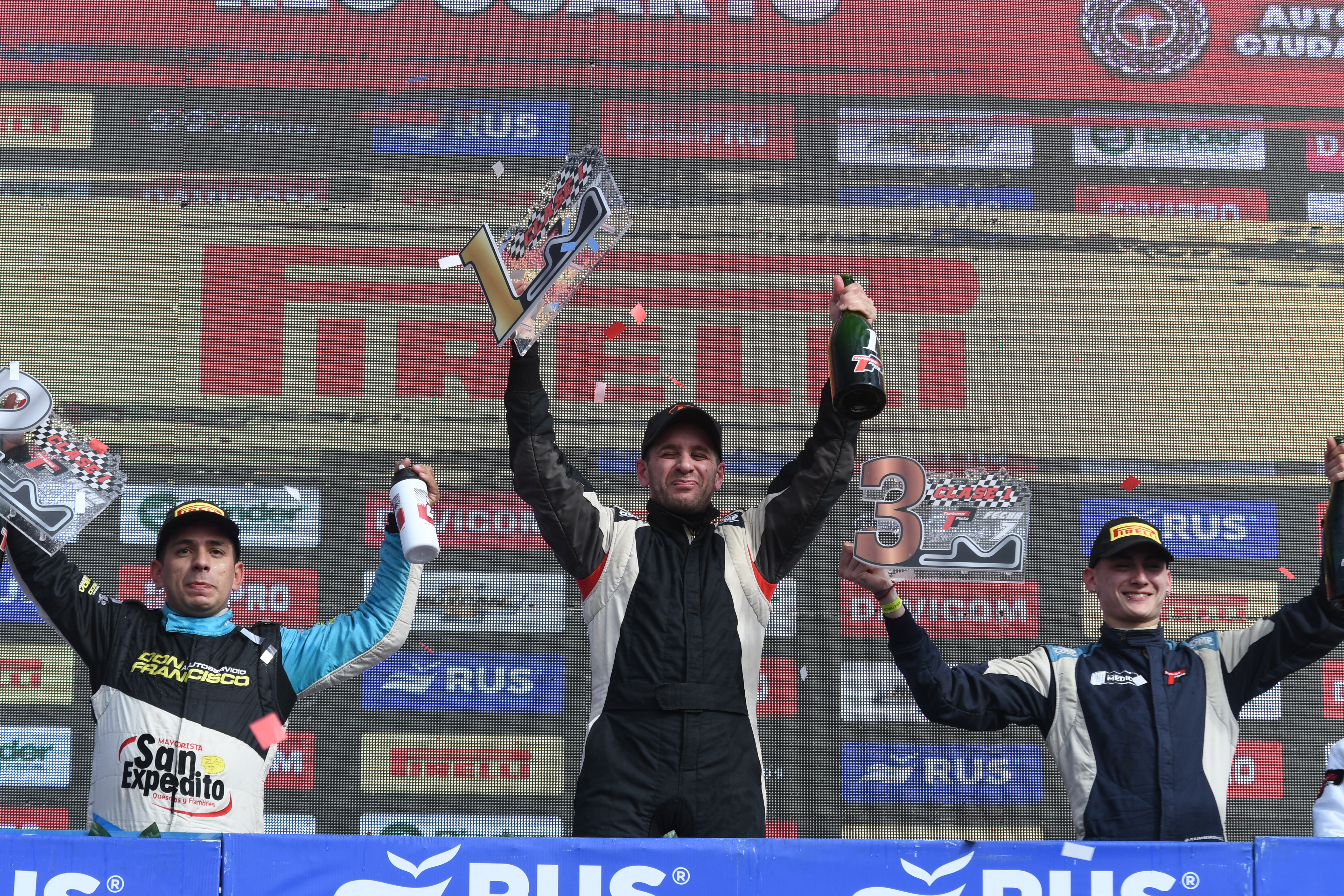 Las mejores imágenes del fin de semana del Turismo Pista en Río Cuarto: podio_c1.JPG