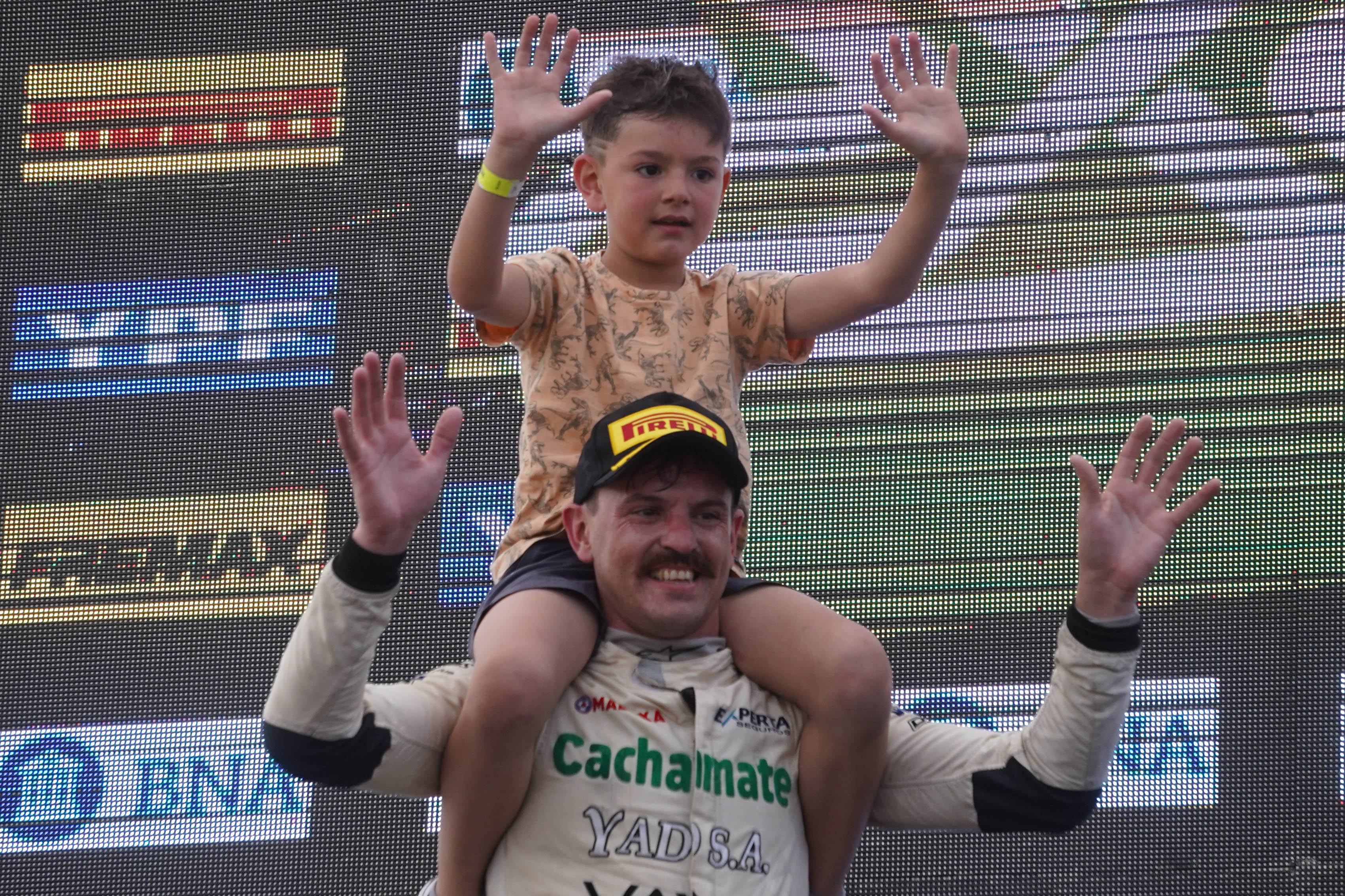 Todo el color del paso del Top Race por Río Cuarto: DSC00100.jpg